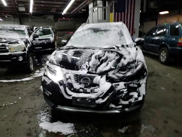 2017 Nissan Rogue - Image 10