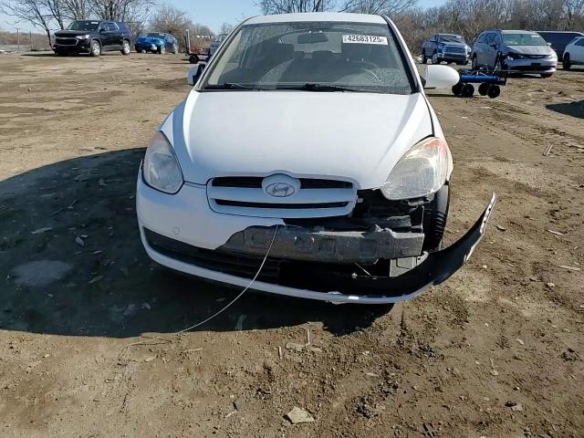 2008 Hyundai Accent - Image 11