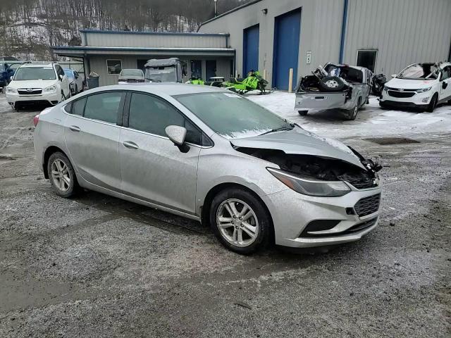 2018 Chevrolet Cruze - Image 13