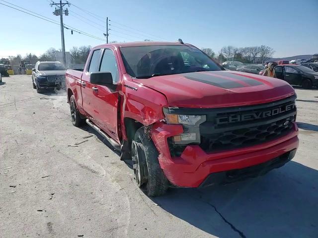 2022 Chevrolet Silverado - Image 11