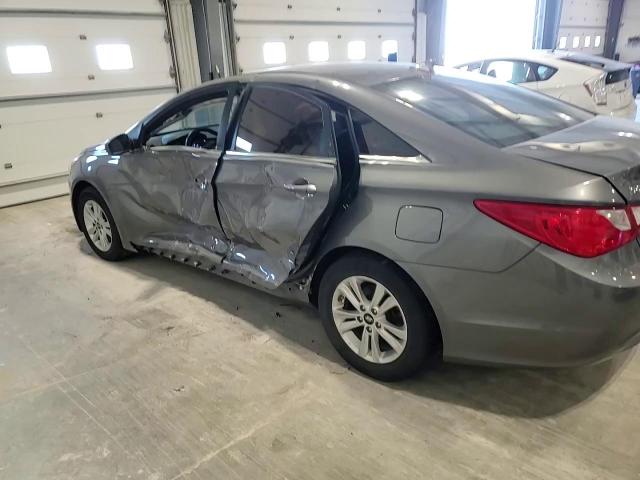2013 Hyundai Sonata - Image 11
