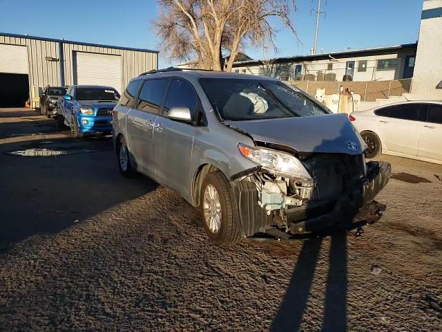 2015 Toyota Sienna - Image 11