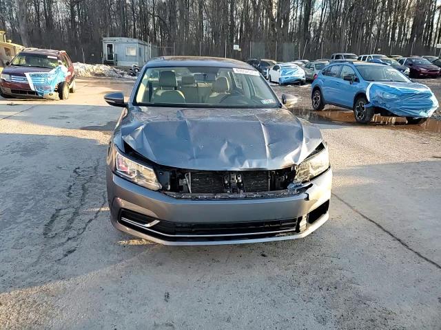 2018 Volkswagen Passat - Image 13