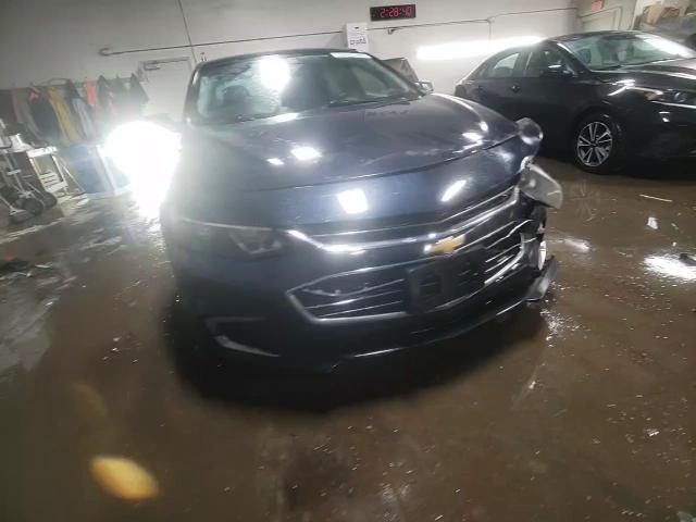 2017 Chevrolet Malibu - Image 13