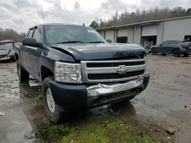 2008 Chevrolet Silverado - Image 11