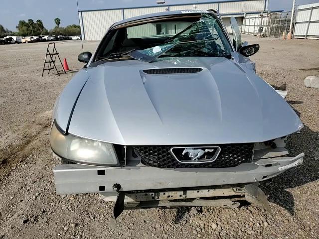 2001 Ford Mustang - Image 10