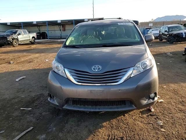 2017 Toyota Sienna - Image 12