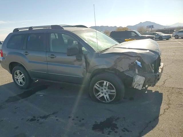 2004 Mitsubishi Endeavor - Image 12