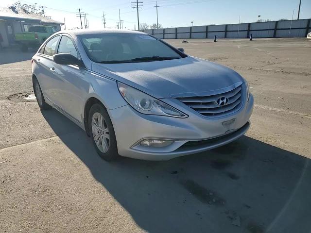 2013 Hyundai Sonata - Image 11