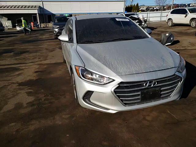 2018 Hyundai Elantra - Image 10