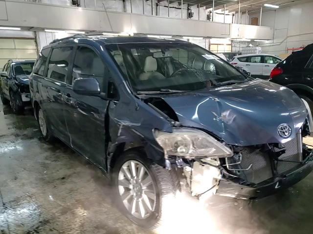 2014 Toyota Sienna - Image 14