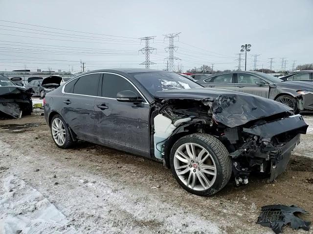 2017 Jaguar XF - Image 11