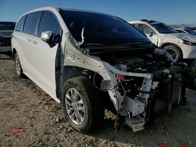 2022 Toyota Sienna - Image 11