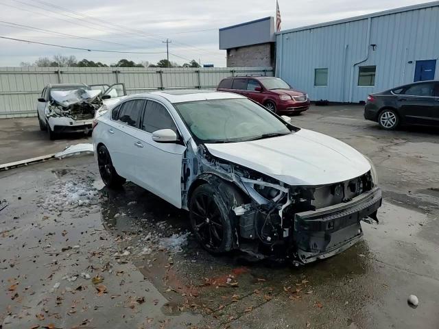 2016 Nissan Altima - Image 14