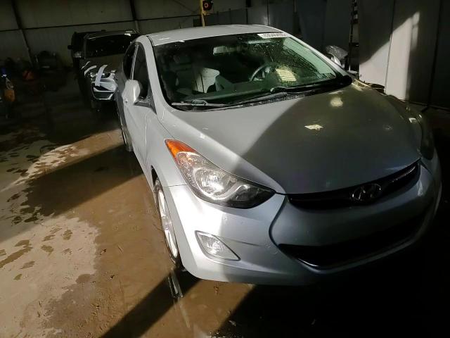 2012 Hyundai Elantra - Image 13