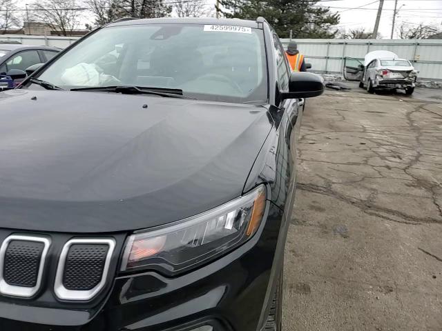 2022 Jeep Compass - Image 12