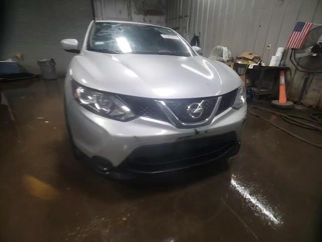 2018 Nissan Rogue - Image 13