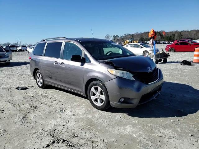 2011 Toyota Sienna - Image 12