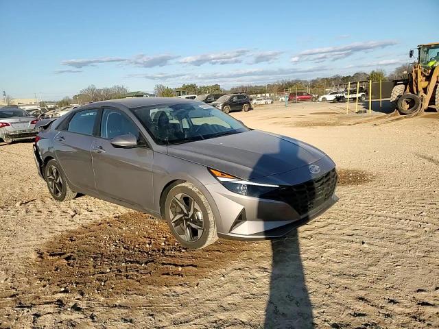2023 Hyundai Elantra - Image 13