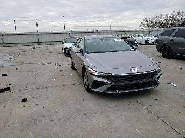 2024 Hyundai Elantra - Image 11