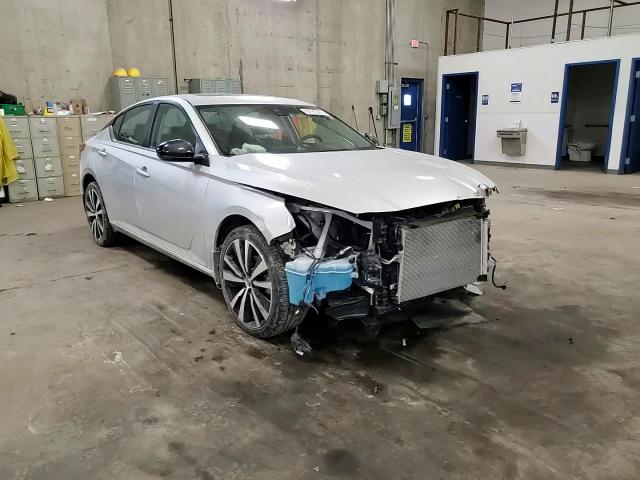 2020 Nissan Altima - Image 11