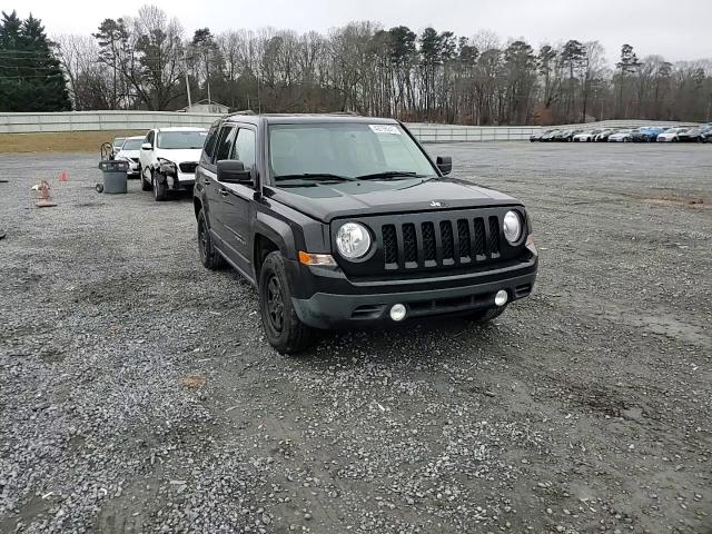 2016 Jeep Liberty (Patriot) - Image 12