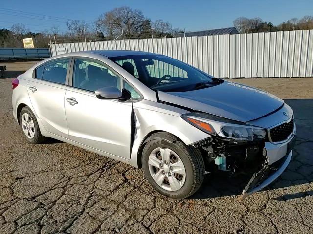 2017 Kia Forte - Image 11