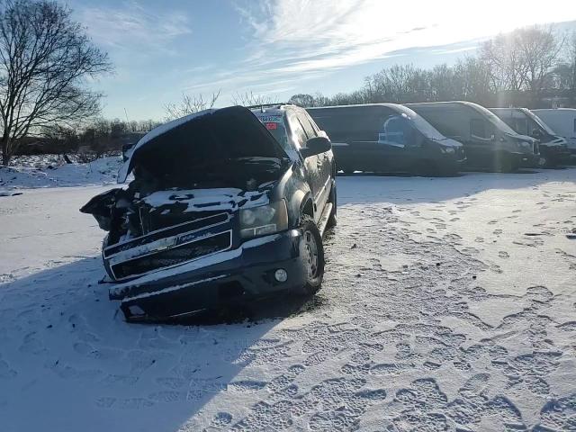 2011 Chevrolet Avalanche - Image 11