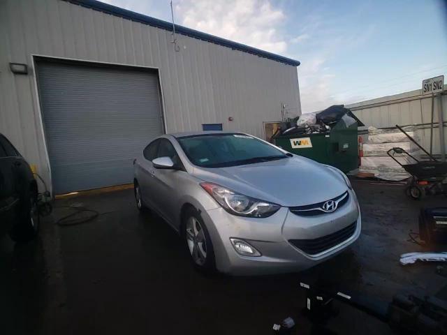 2013 Hyundai Elantra - Image 13