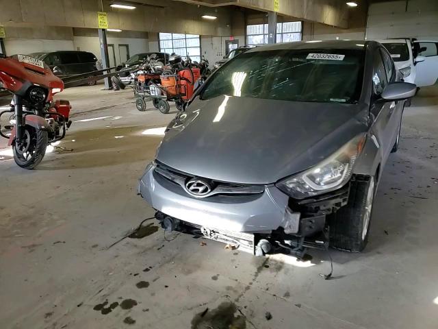 2015 Hyundai Elantra - Image 10