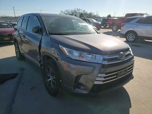 2019 Toyota Highlander - Image 12