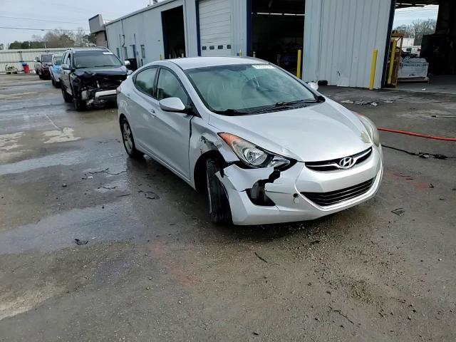2013 Hyundai Elantra - Image 13