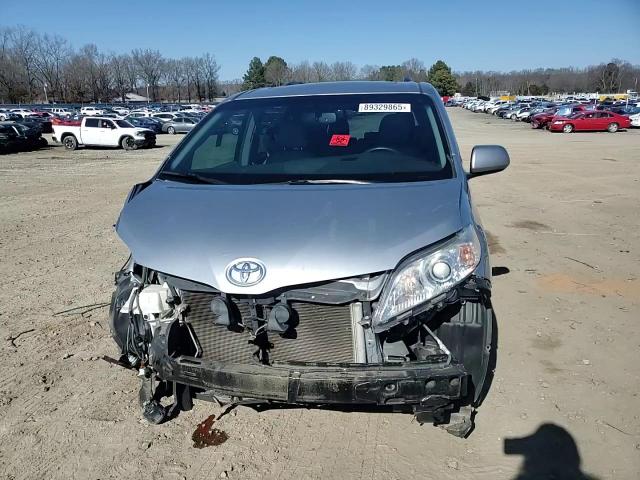 2015 Toyota Sienna - Image 12