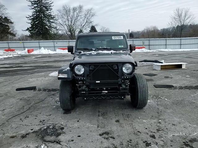 2021 Jeep Wrangler - Image 11