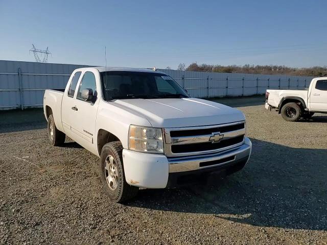 2010 Chevrolet Silverado - Image 11