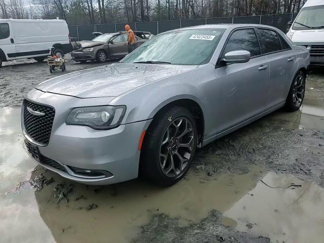 2017 Chrysler 300 - Image 10