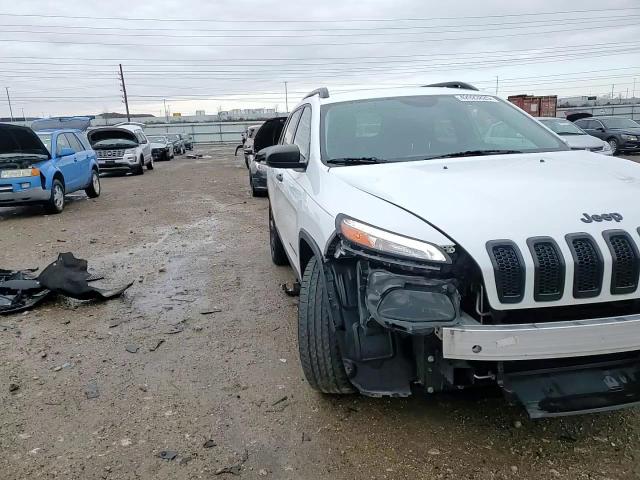 2017 Jeep Grand Cherokee - Image 11
