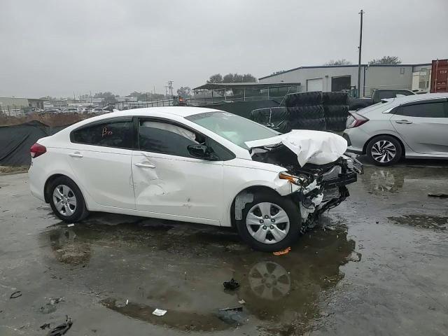 2017 Kia Forte - Image 10
