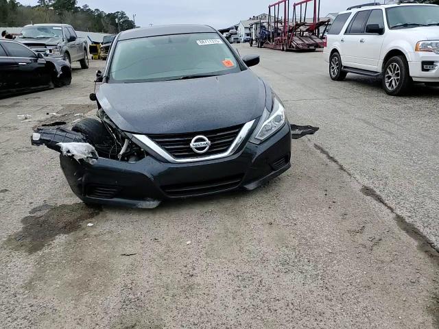 2018 Nissan Altima - Image 11