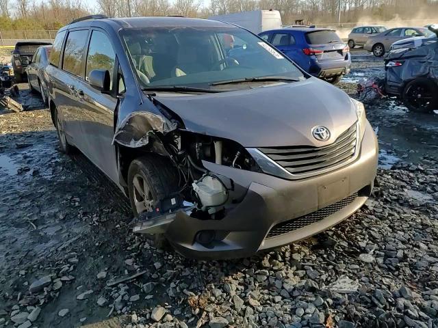 2011 Toyota Sienna - Image 11