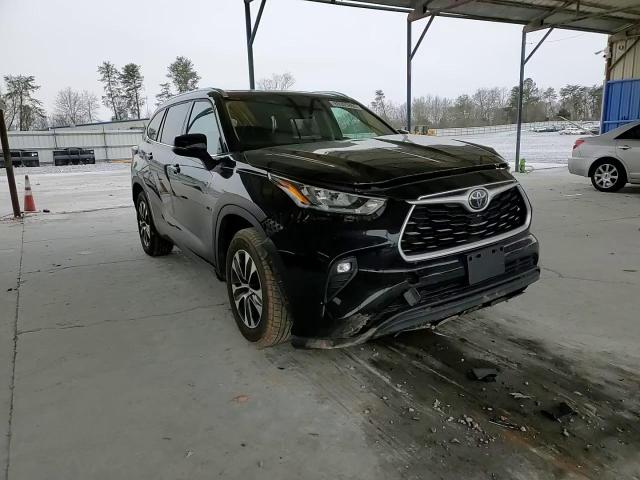 2020 Toyota Highlander - Image 11