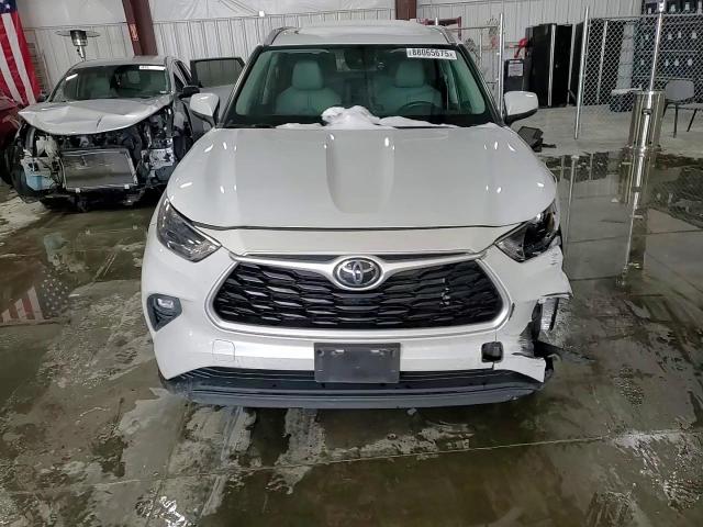 2022 Toyota Highlander - Image 14