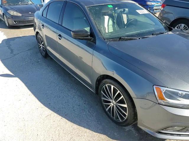 2016 Volkswagen Jetta - Image 13