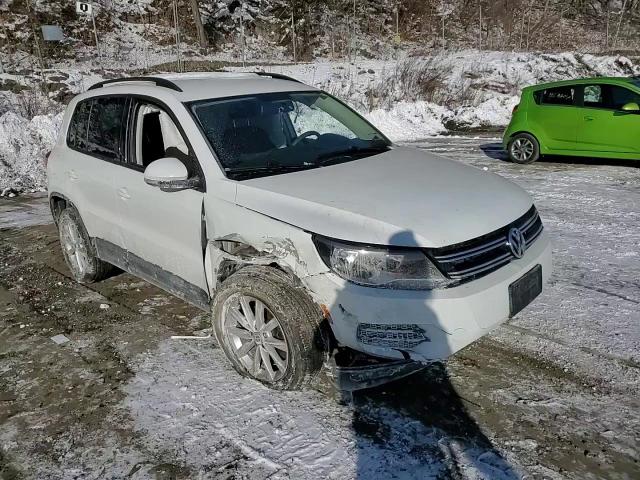 2017 Volkswagen Tiguan - Image 12