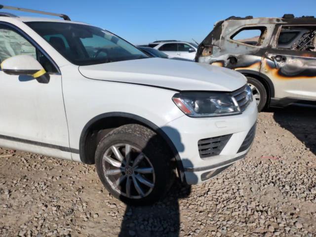 2015 Volkswagen Touareg - Image 11