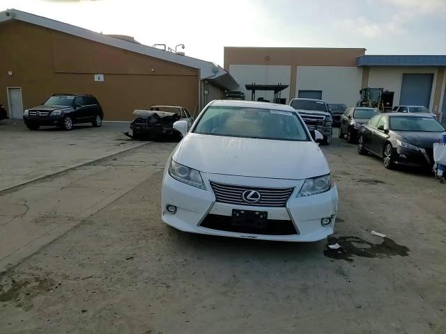 2015 Lexus ES - Image 11