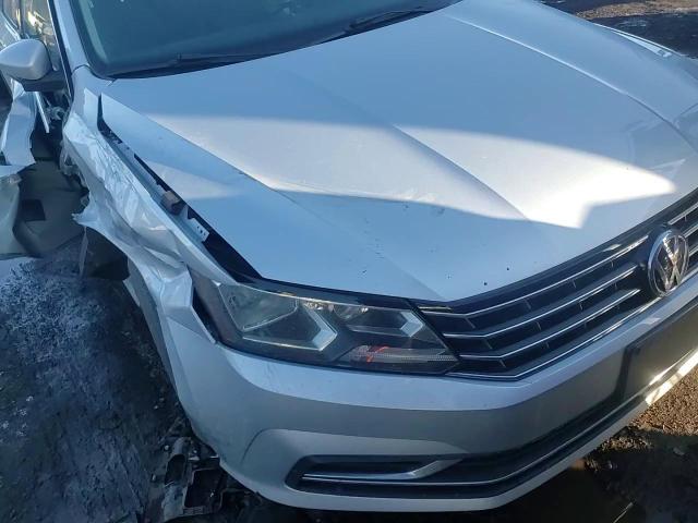 2016 Volkswagen Passat - Image 11