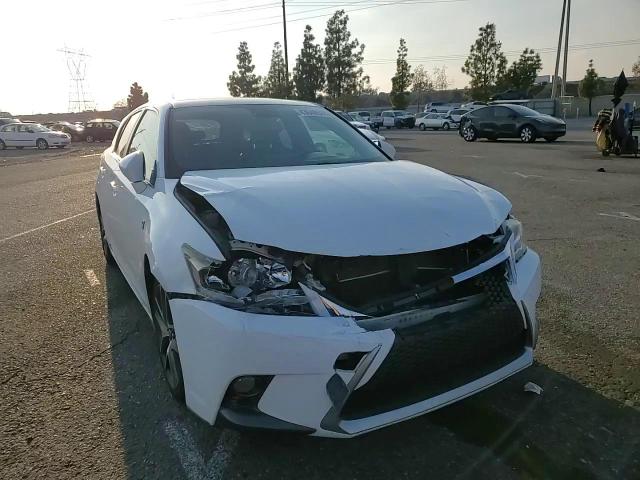 2015 Lexus CT - Image 10