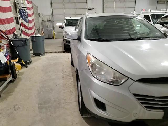 2012 Hyundai Tucson - Image 11