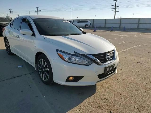 2017 Nissan Altima - Image 11